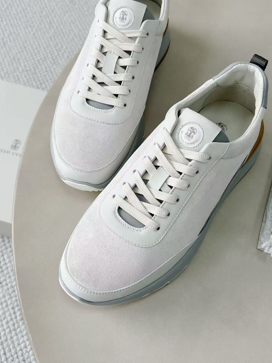 Brunello Cucinelli Sneaker in Weiß – Luxuriöse Leder & Velours Herren-Sneaker