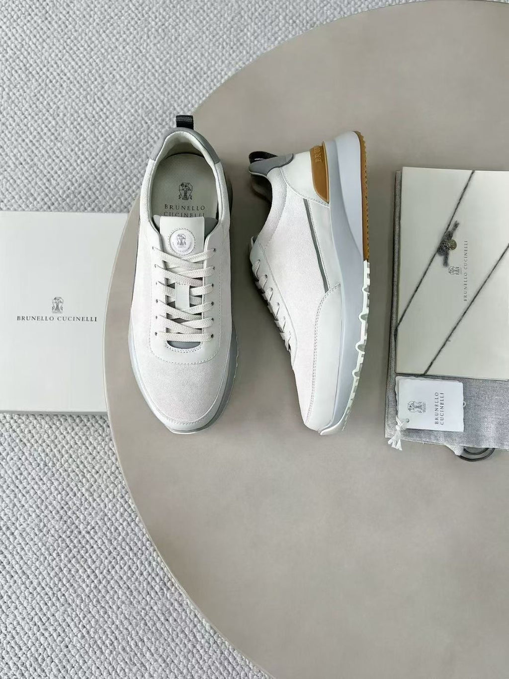 Brunello Cucinelli Sneaker in Weiß – Luxuriöse Leder & Velours Herren-Sneaker