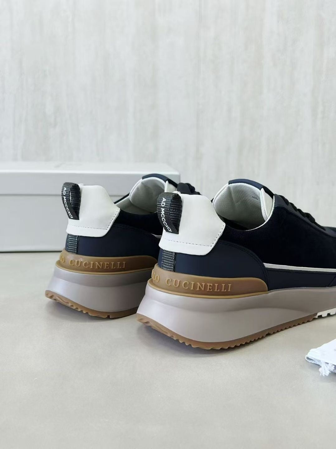 Brunello Cucinelli Sneaker in Navy – Luxuriöse Herren-Sneaker aus Leder & Velours