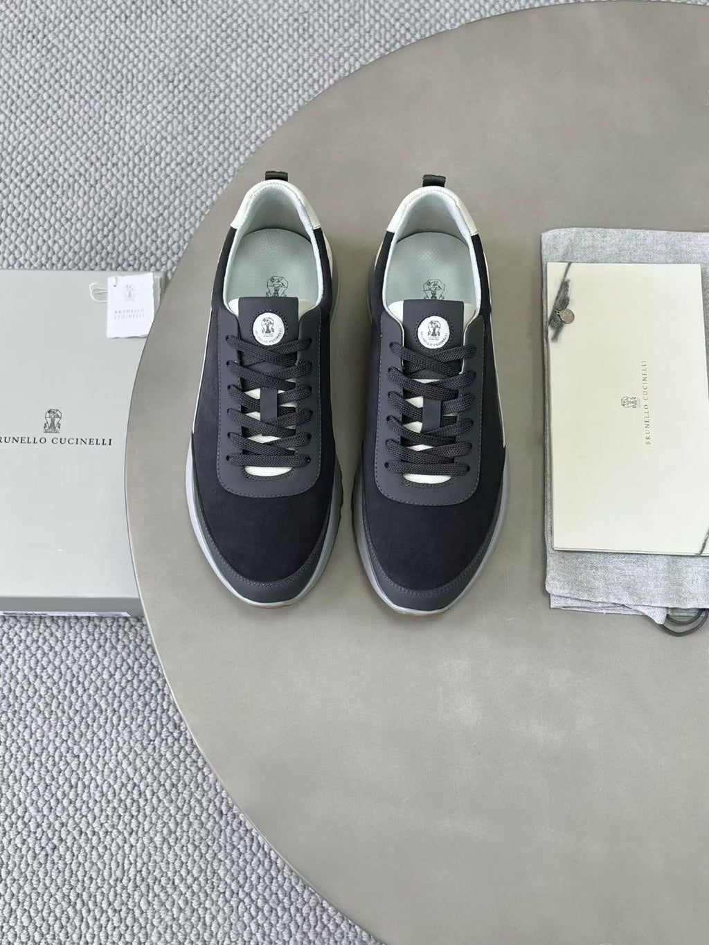 Brunello Cucinelli Sneaker in Dunkelgrau – Luxuriöse Leder & Velours Herren-Sneaker
