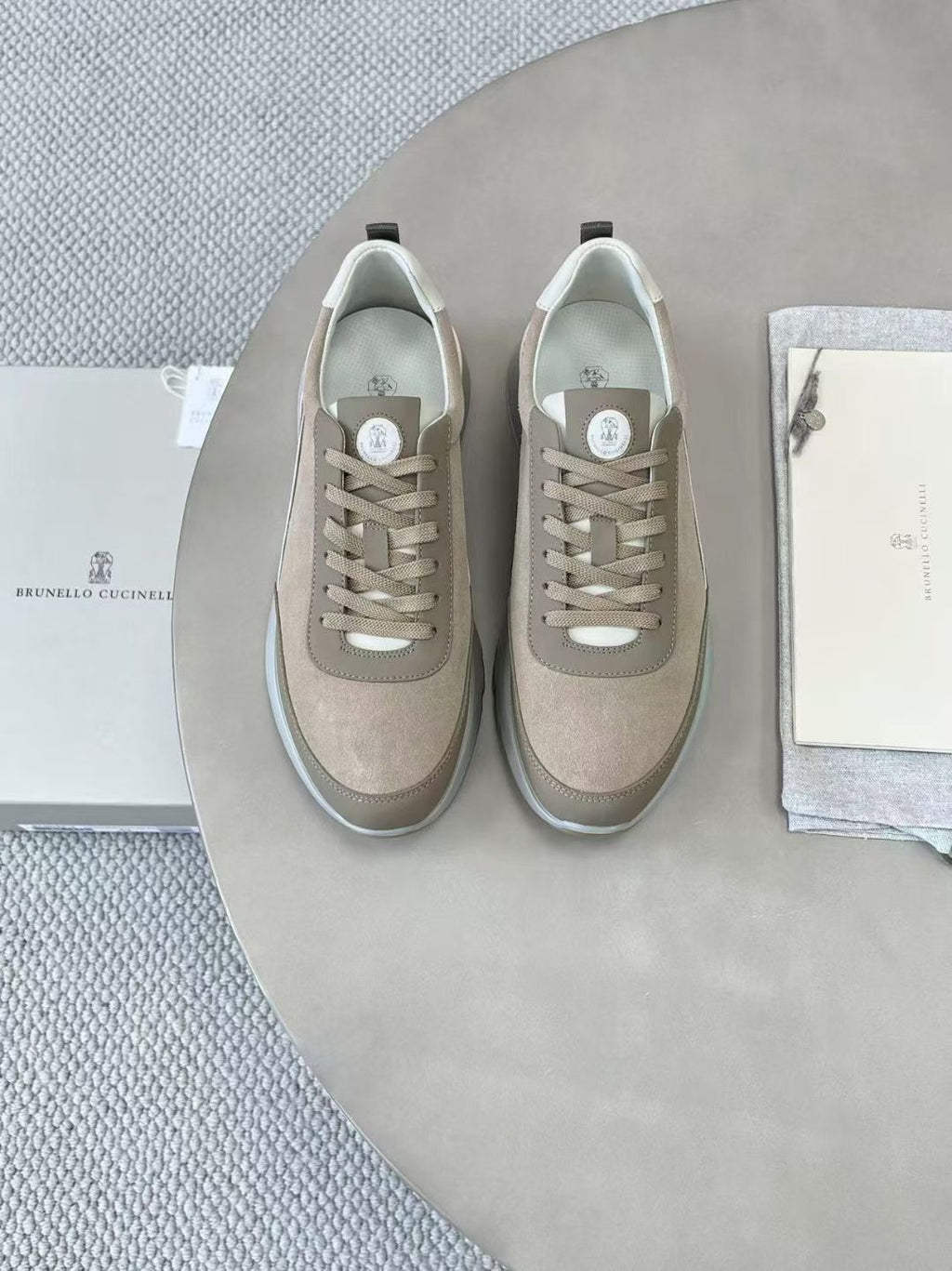 Brunello Cucinelli Sneaker in Taupe – Luxus-Sneaker aus Leder & Velours