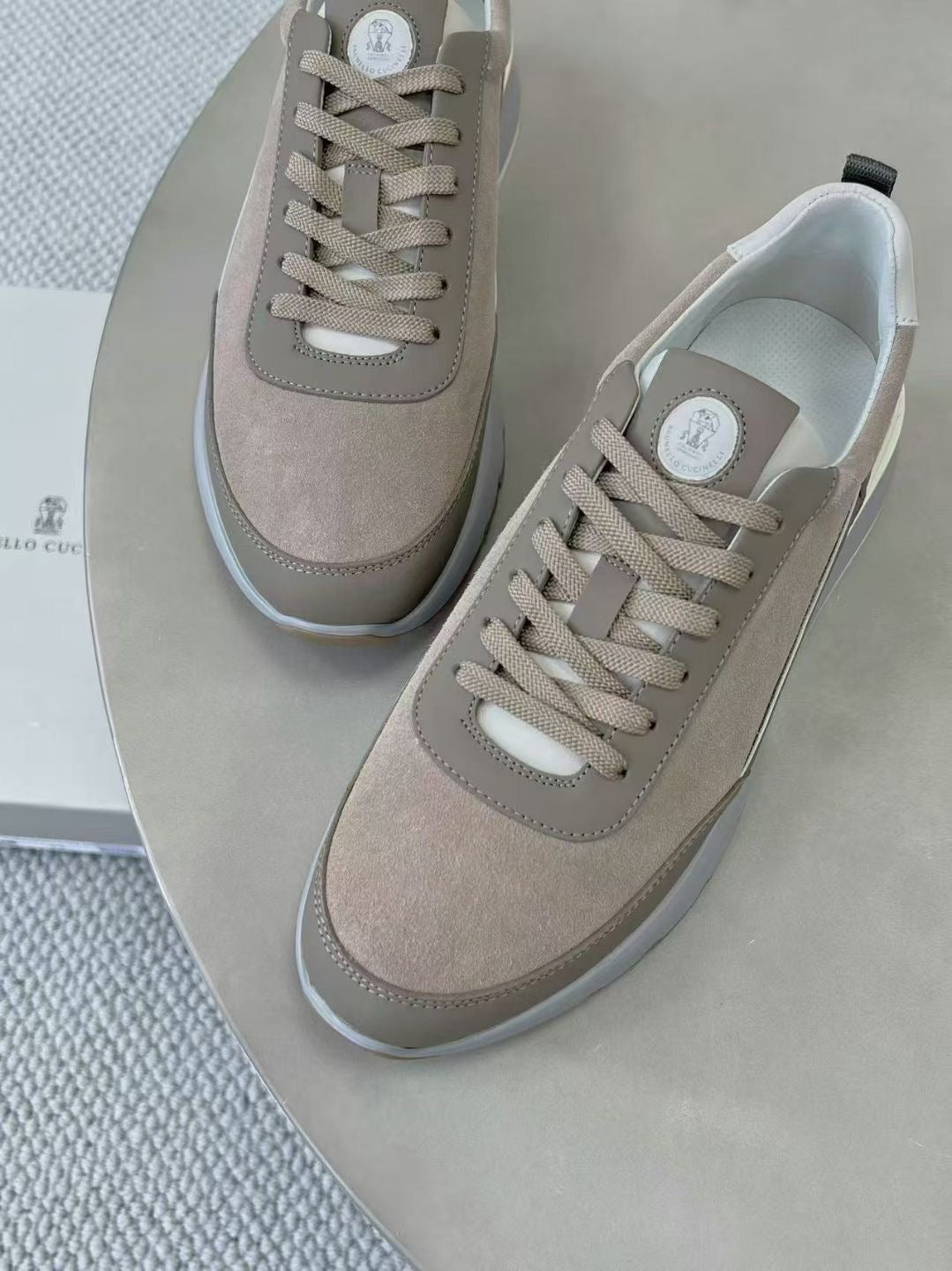 Brunello Cucinelli Sneaker in Taupe – Luxus-Sneaker aus Leder & Velours