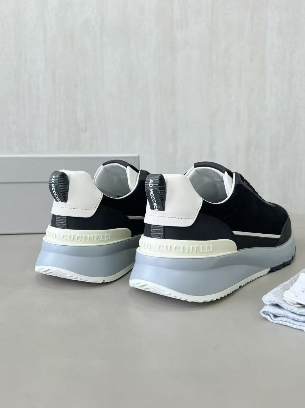 Brunello Cucinelli Sneaker in Schwarz – Luxuriöse Herren-Sneaker aus Leder & Velours