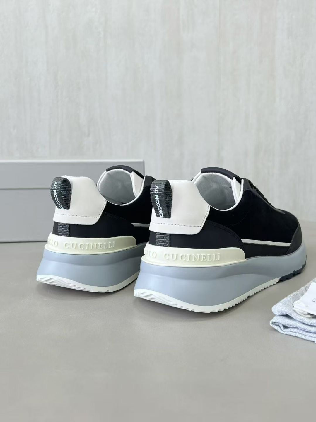 Brunello Cucinelli Sneaker in Schwarz – Luxuriöse Herren-Sneaker aus Leder & Velours