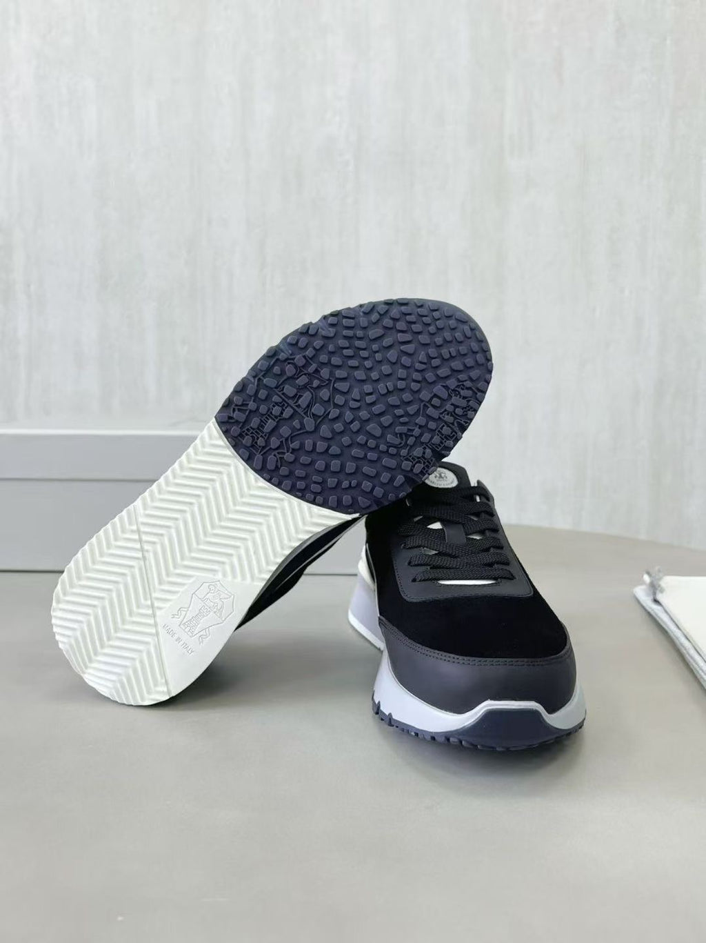 Brunello Cucinelli Sneaker in Schwarz – Luxuriöse Herren-Sneaker aus Leder & Velours