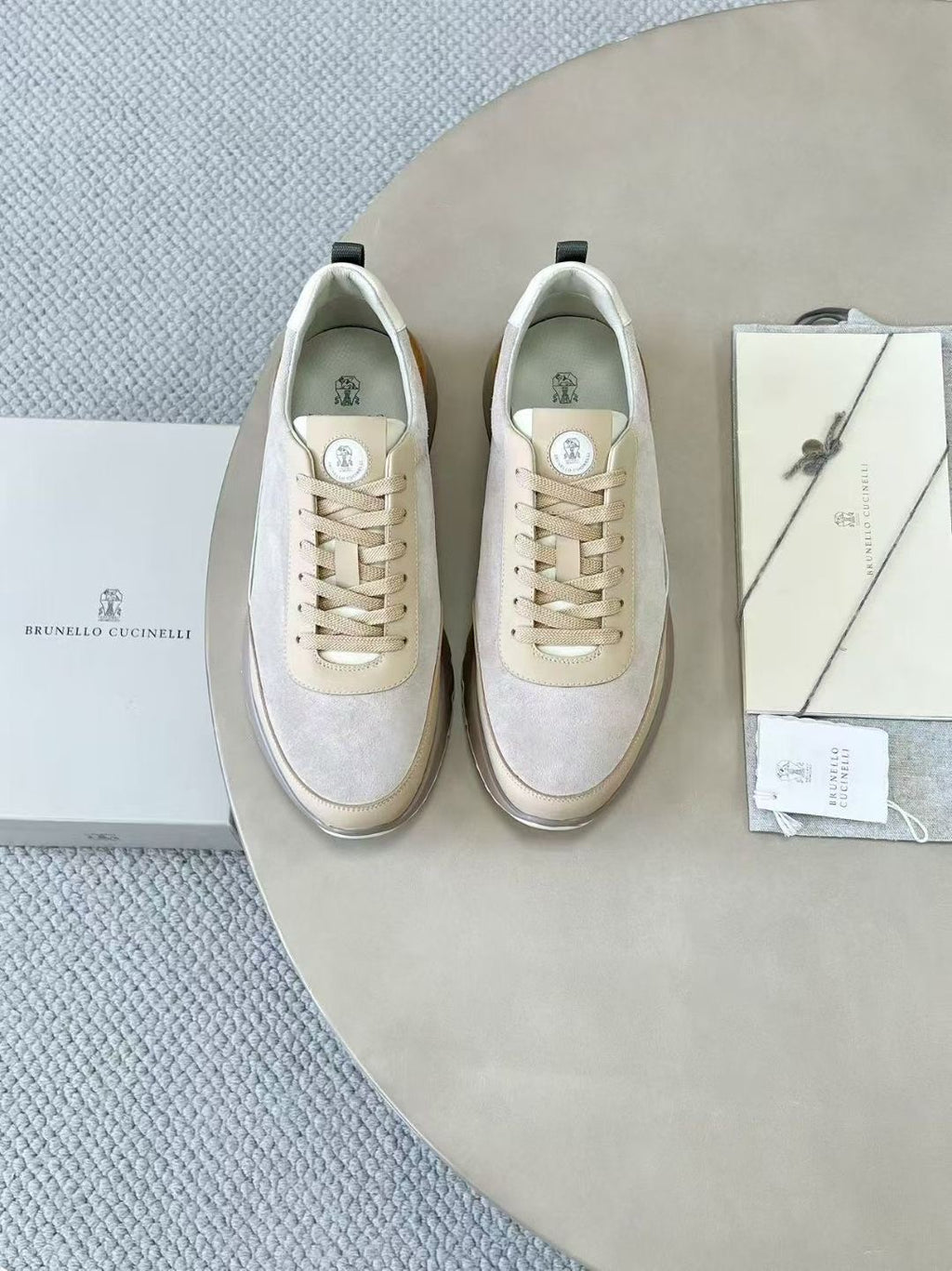 Brunello Cucinelli Sneaker in Beige Luxuriöse Herren-Sneaker aus Leder & Velours