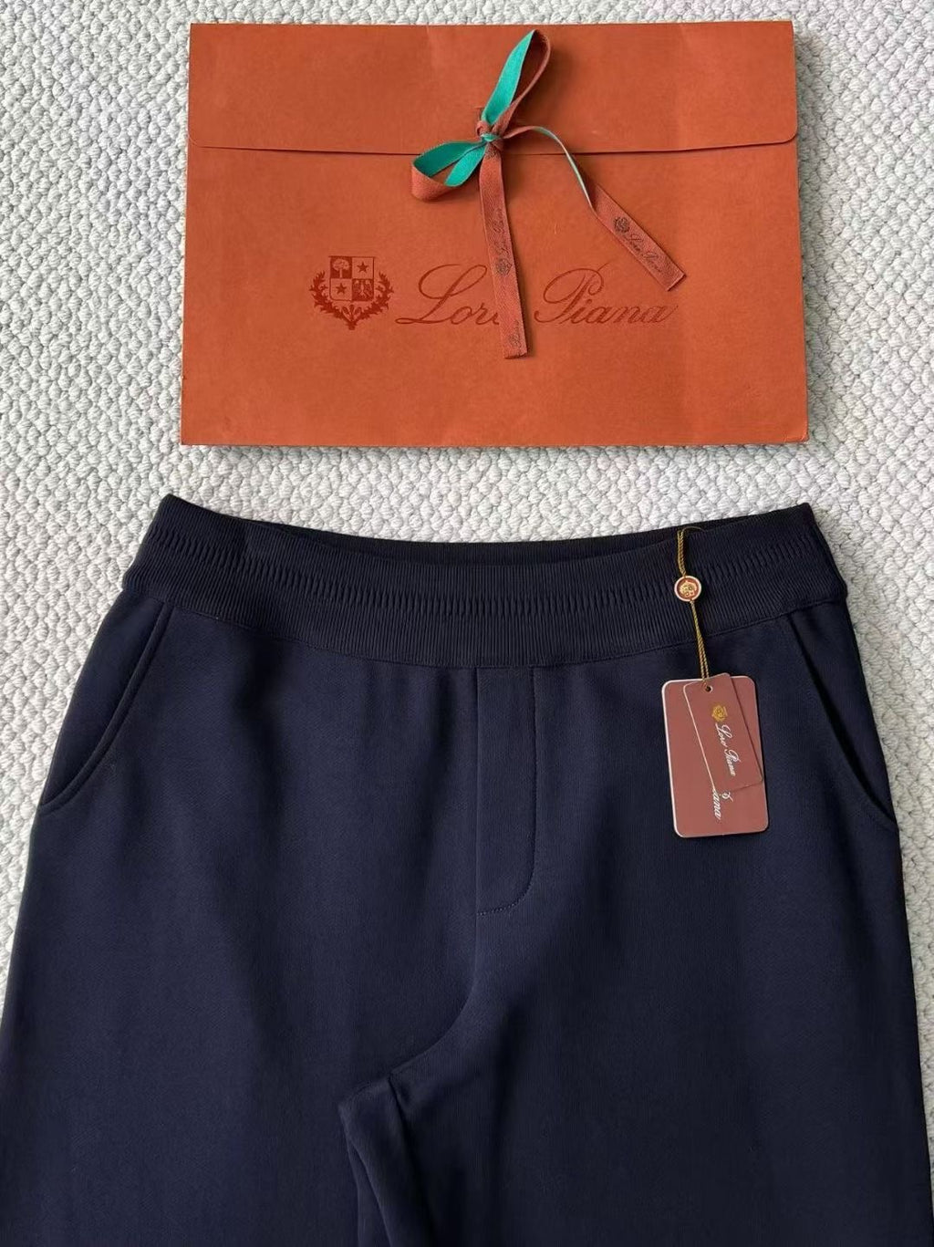 Loro Piana Hoodie in Navy – Premium Kapuzenjacke in Dunkelblau