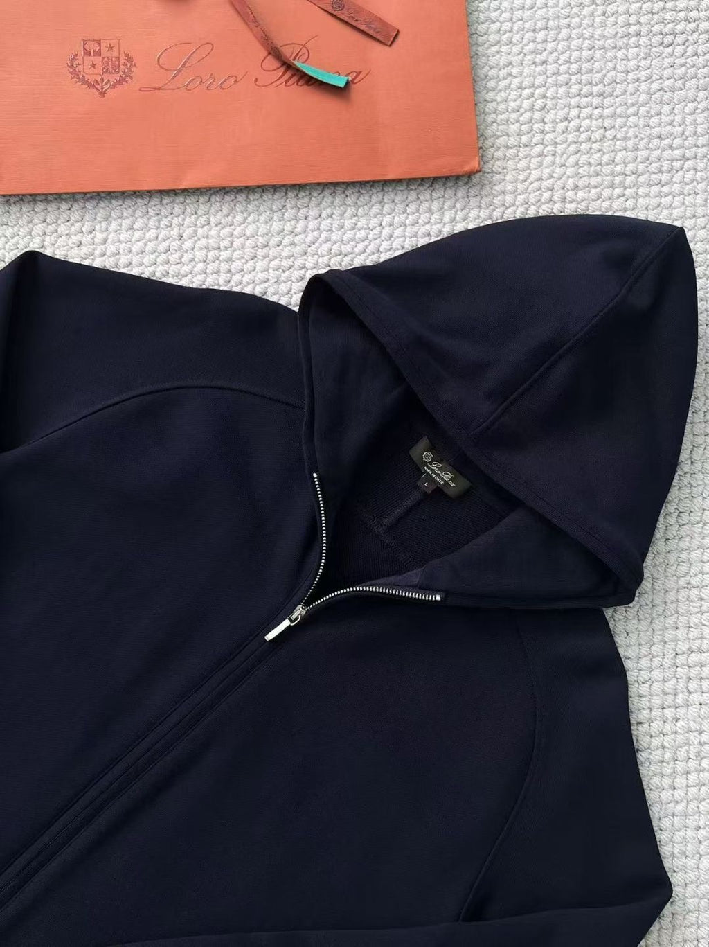 Loro Piana Hoodie in Navy – Premium Kapuzenjacke in Dunkelblau