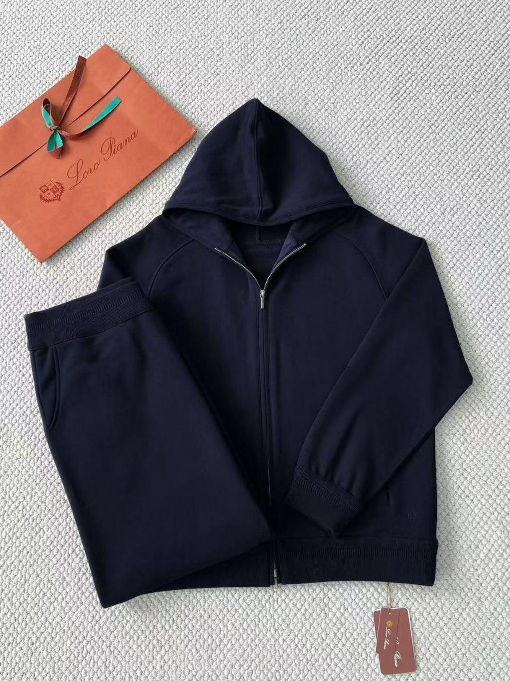 Loro Piana Hoodie in Navy – Premium Kapuzenjacke in Dunkelblau