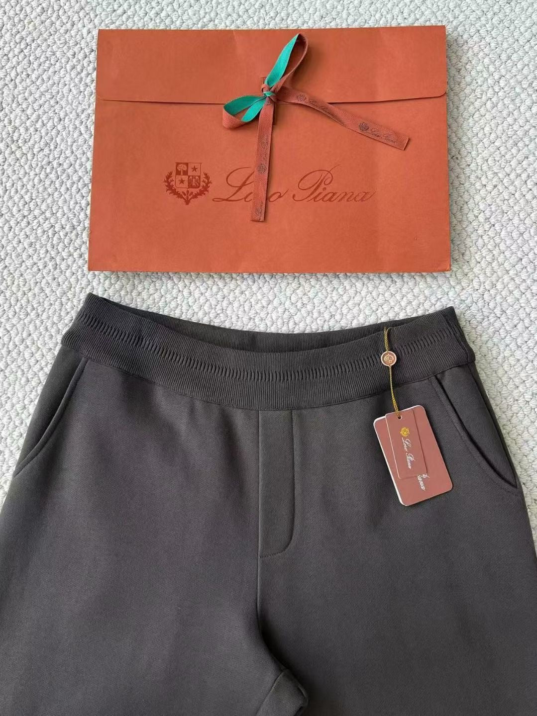 Loro Piana Hoodie in Anthrazit – Premium Kapuzenjacke mit Reißverschluss