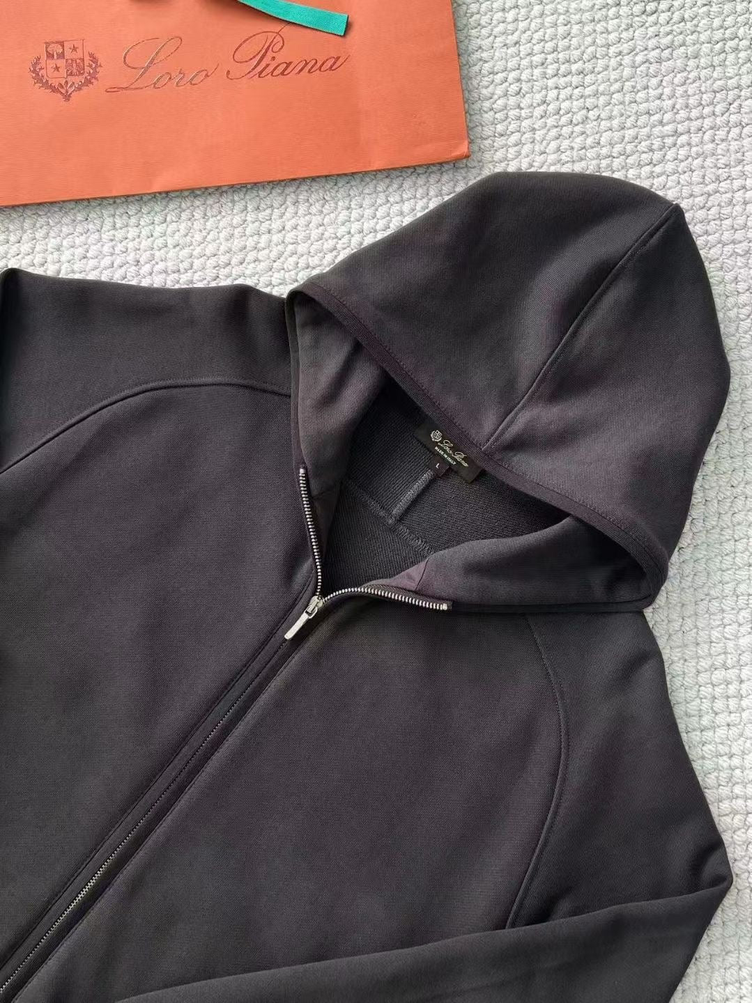 Loro Piana Hoodie in Anthrazit – Premium Kapuzenjacke mit Reißverschluss