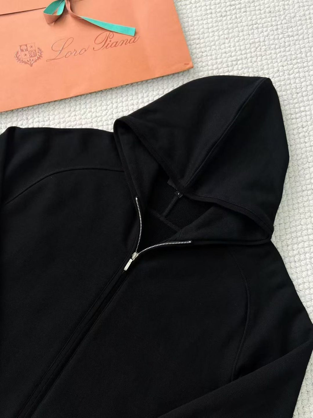 Loro Piana Hoodie in Schwarz – Premium Kapuzenjacke mit Reißverschluss