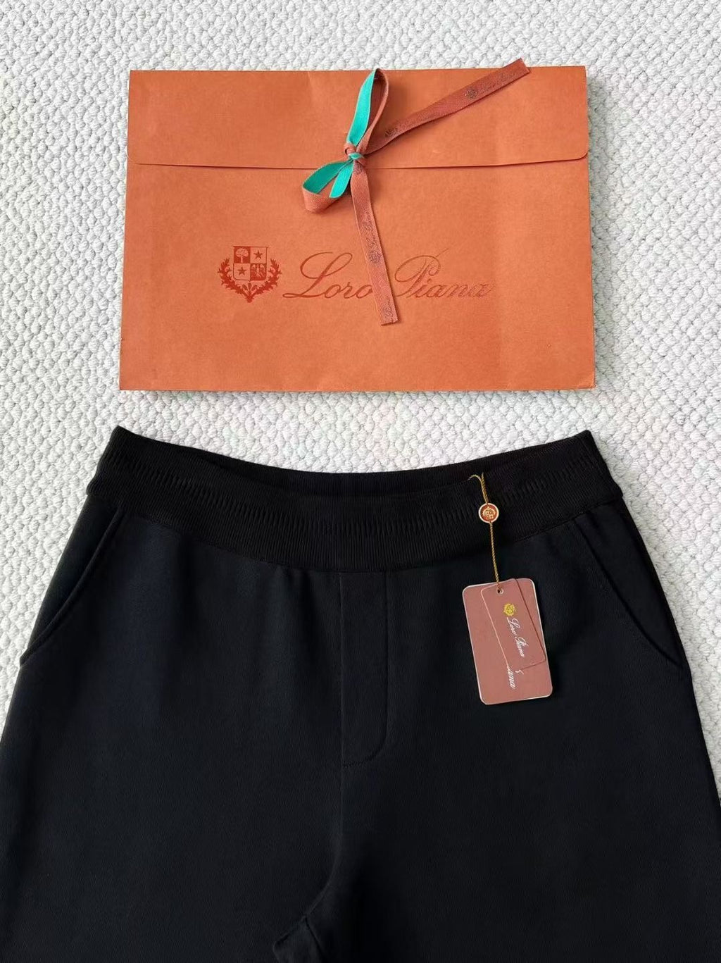 Loro Piana Hoodie in Schwarz – Premium Kapuzenjacke mit Reißverschluss