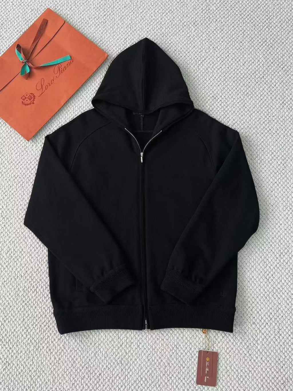 Loro Piana Hoodie in Schwarz – Premium Kapuzenjacke mit Reißverschluss
