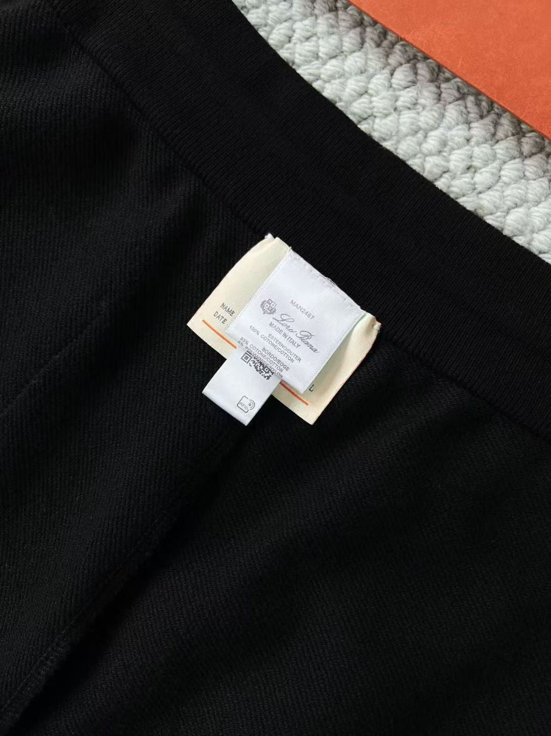 Loro Piana Hoodie in Schwarz – Premium Kapuzenjacke mit Reißverschluss