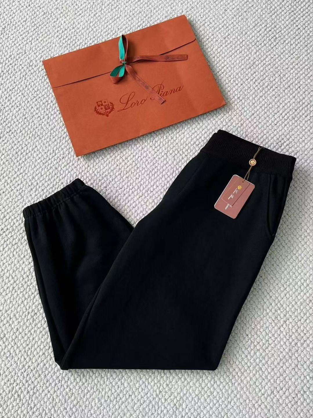 Loro Piana Hoodie in Schwarz – Premium Kapuzenjacke mit Reißverschluss