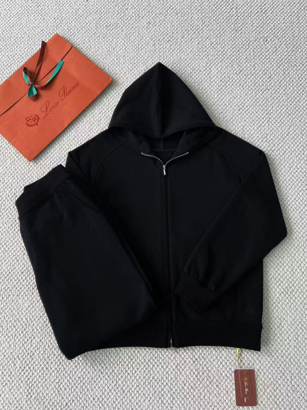 Loro Piana Hoodie in Schwarz – Premium Kapuzenjacke mit Reißverschluss