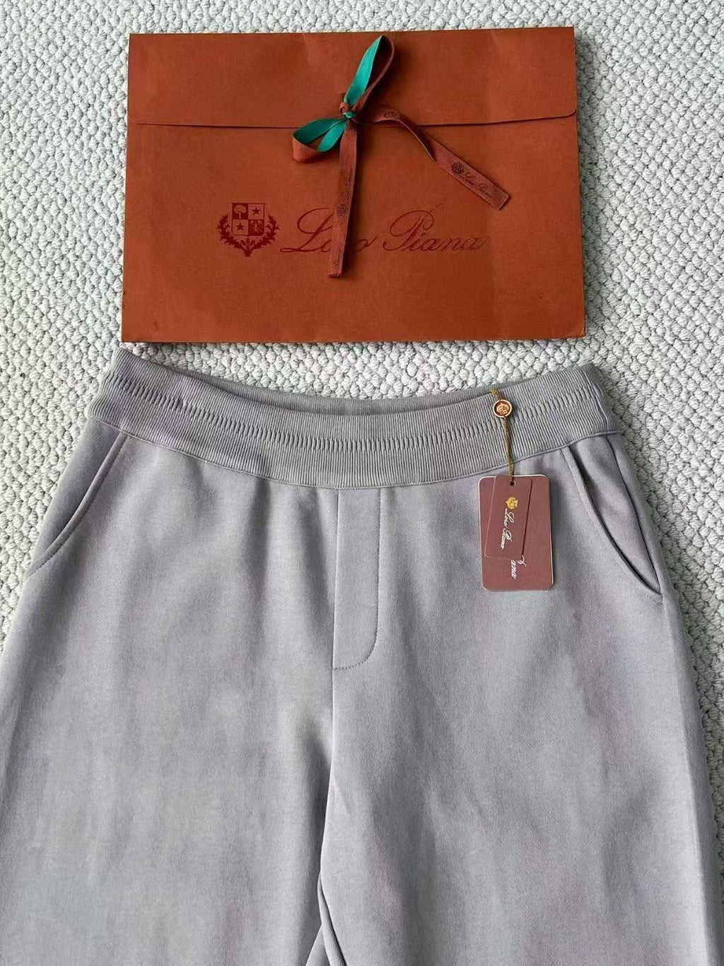 Loro Piana Hoodie in Grau – Premium Kapuzenjacke mit Reißverschluss