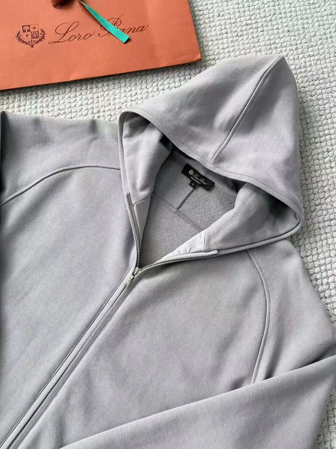Loro Piana Hoodie in Grau – Premium Kapuzenjacke mit Reißverschluss