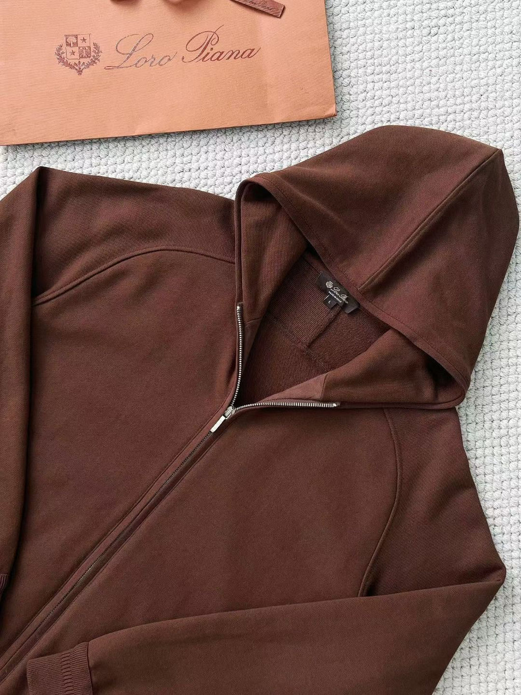 Loro Piana Trainingsanzug in Dunkelbraun – Premium Hoodie & Jogginghose Set