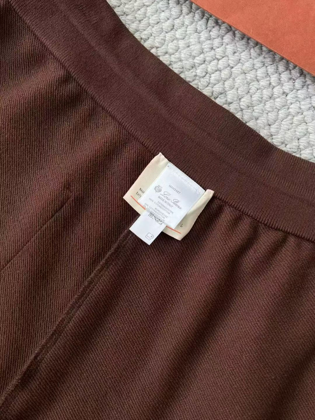 Loro Piana Trainingsanzug in Dunkelbraun – Premium Hoodie & Jogginghose Set