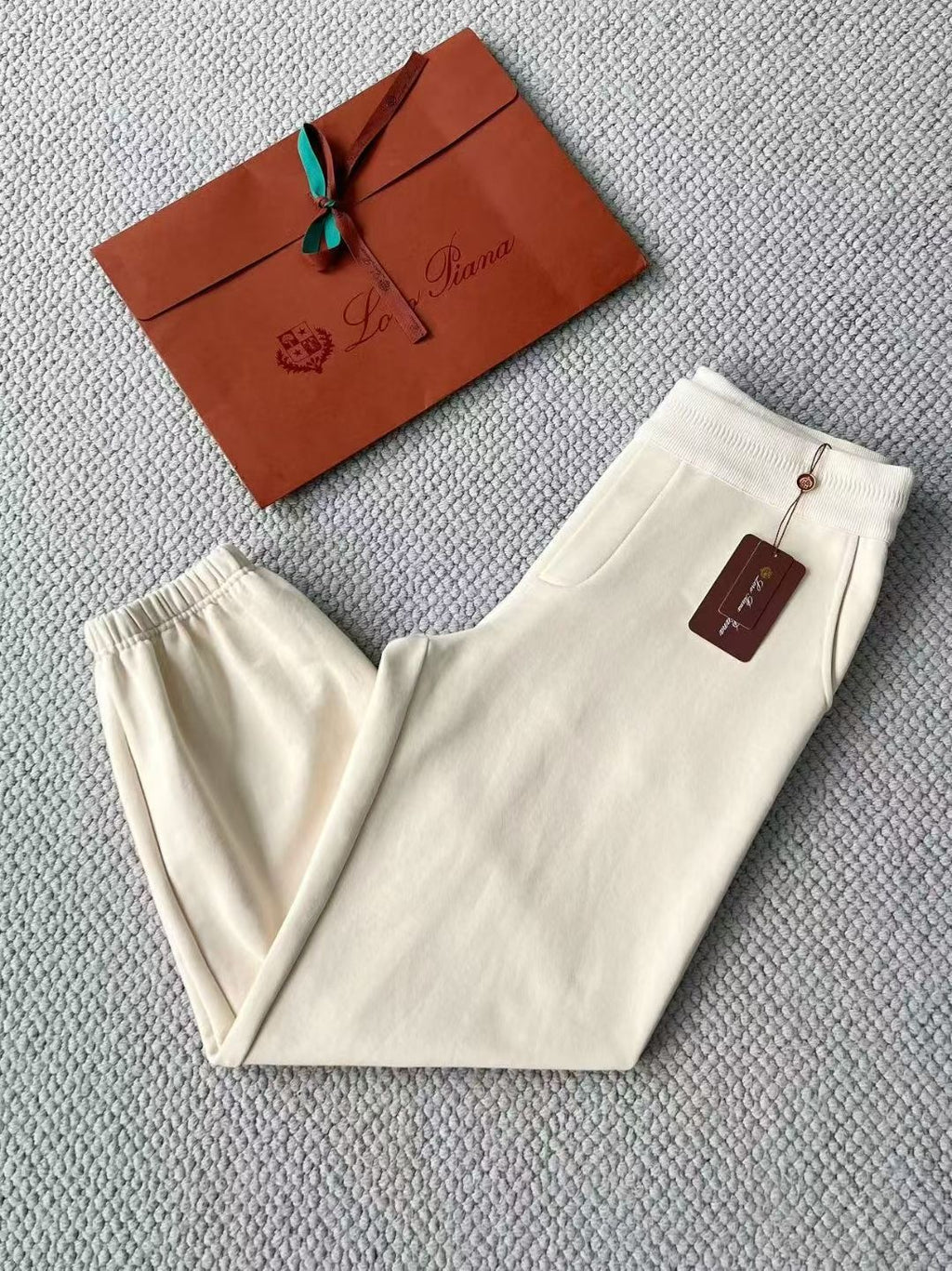 Hochwertige Cremefarbene Zip-Hoodie Jacke  Komfortabler Kapuzenpullover für alle Jahreszeiten