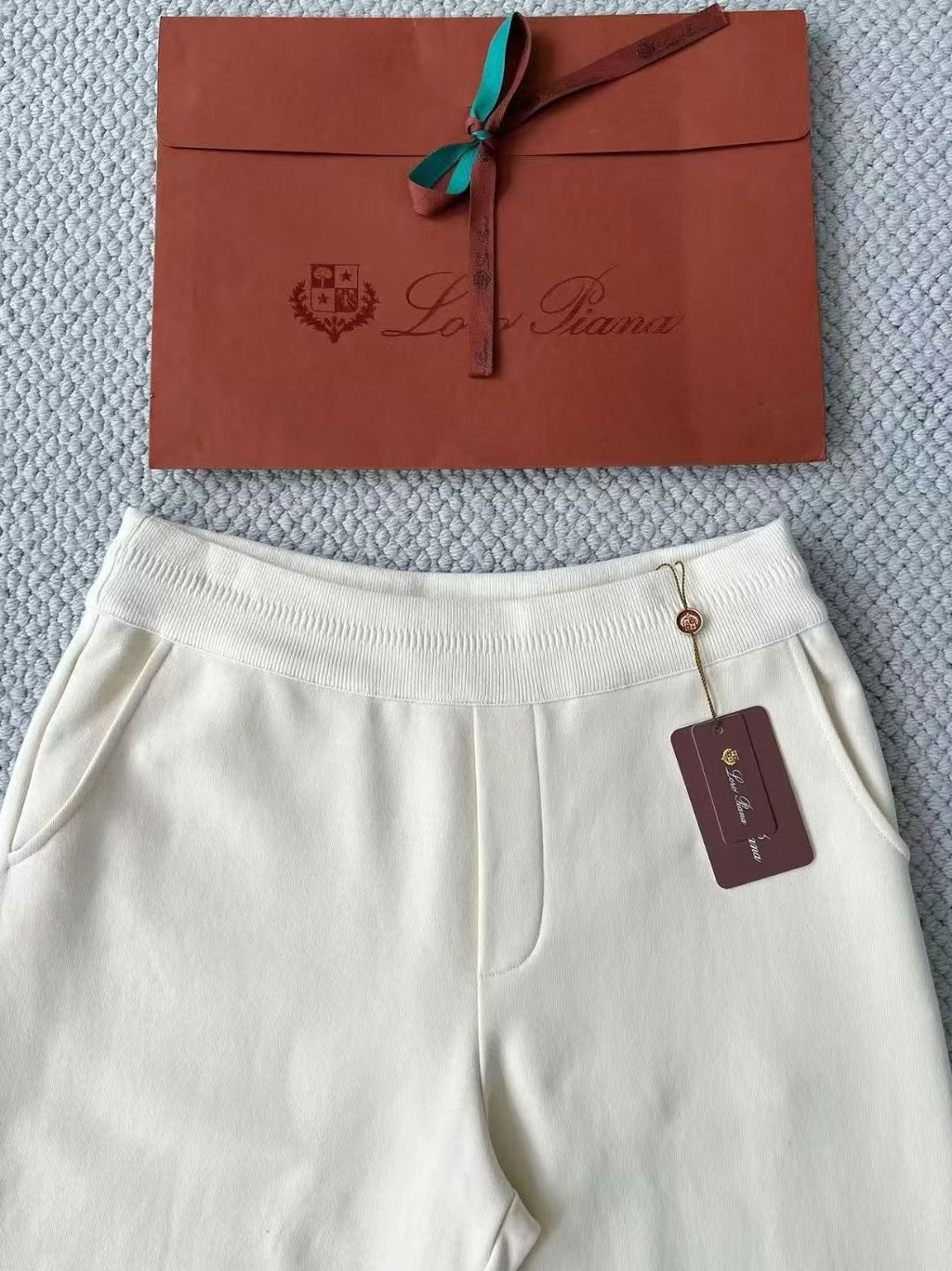 Hochwertige Cremefarbene Zip-Hoodie Jacke  Komfortabler Kapuzenpullover für alle Jahreszeiten