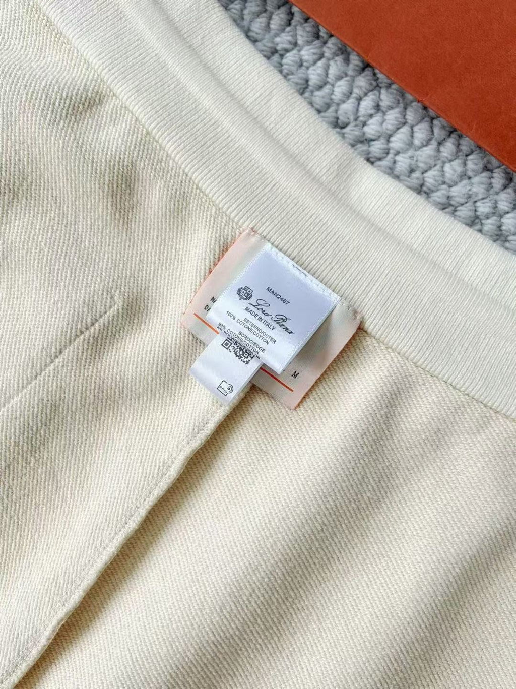 Hochwertige Cremefarbene Zip-Hoodie Jacke  Komfortabler Kapuzenpullover für alle Jahreszeiten