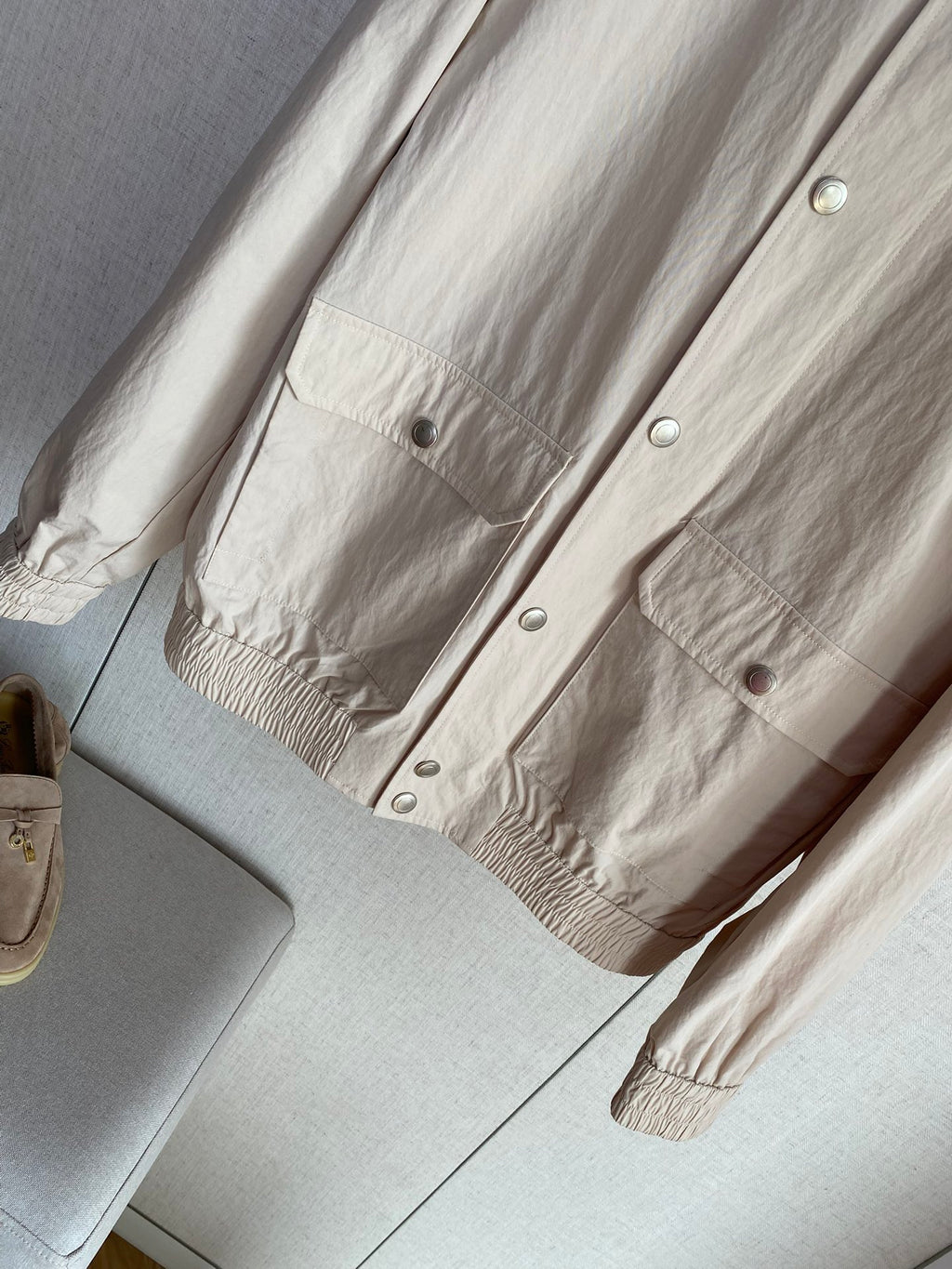 Brunello Cucinelli Hellbeige Herrenjacke – Leichte Übergangsjacke mit Druckknöpfen