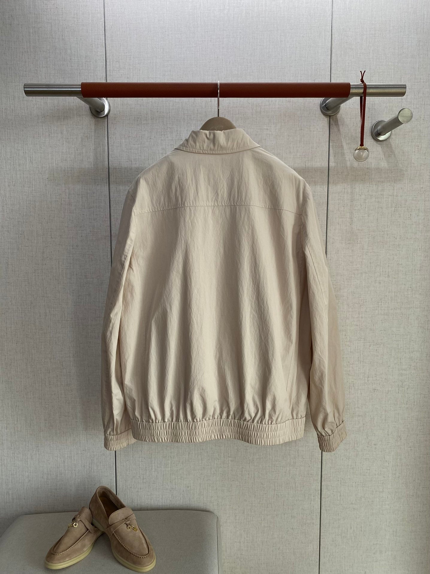 Brunello Cucinelli Hellbeige Herrenjacke – Leichte Übergangsjacke mit Druckknöpfen