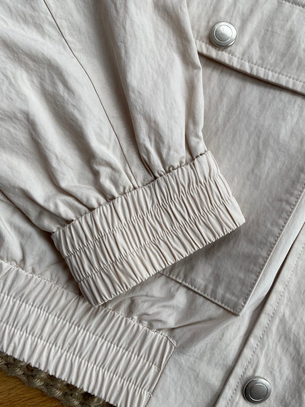 Brunello Cucinelli Hellbeige Herrenjacke – Leichte Übergangsjacke mit Druckknöpfen