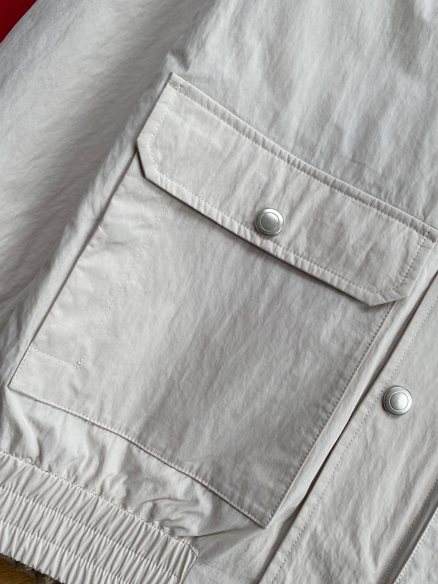 Brunello Cucinelli Hellbeige Herrenjacke – Leichte Übergangsjacke mit Druckknöpfen