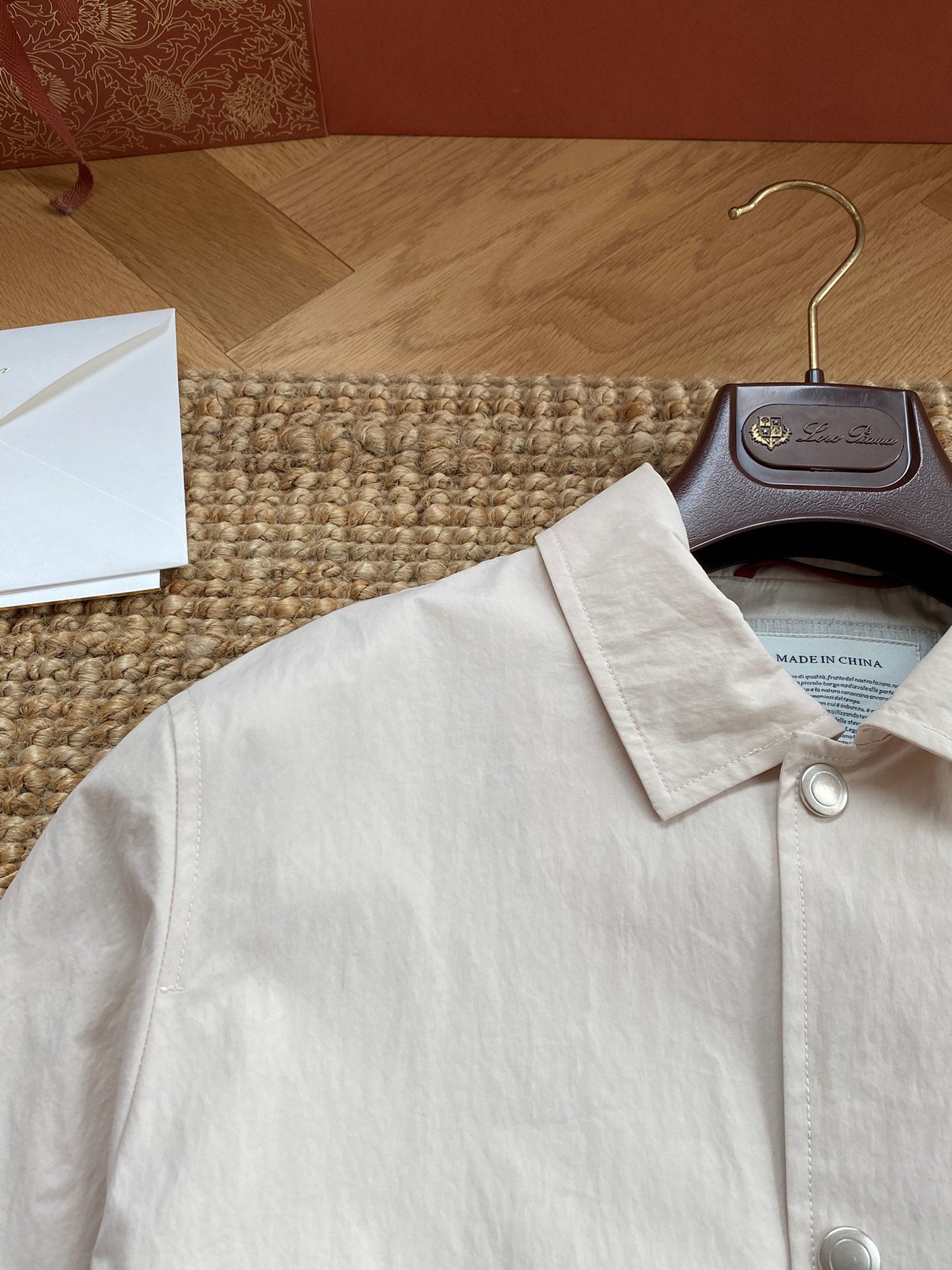 Brunello Cucinelli Hellbeige Herrenjacke – Leichte Übergangsjacke mit Druckknöpfen