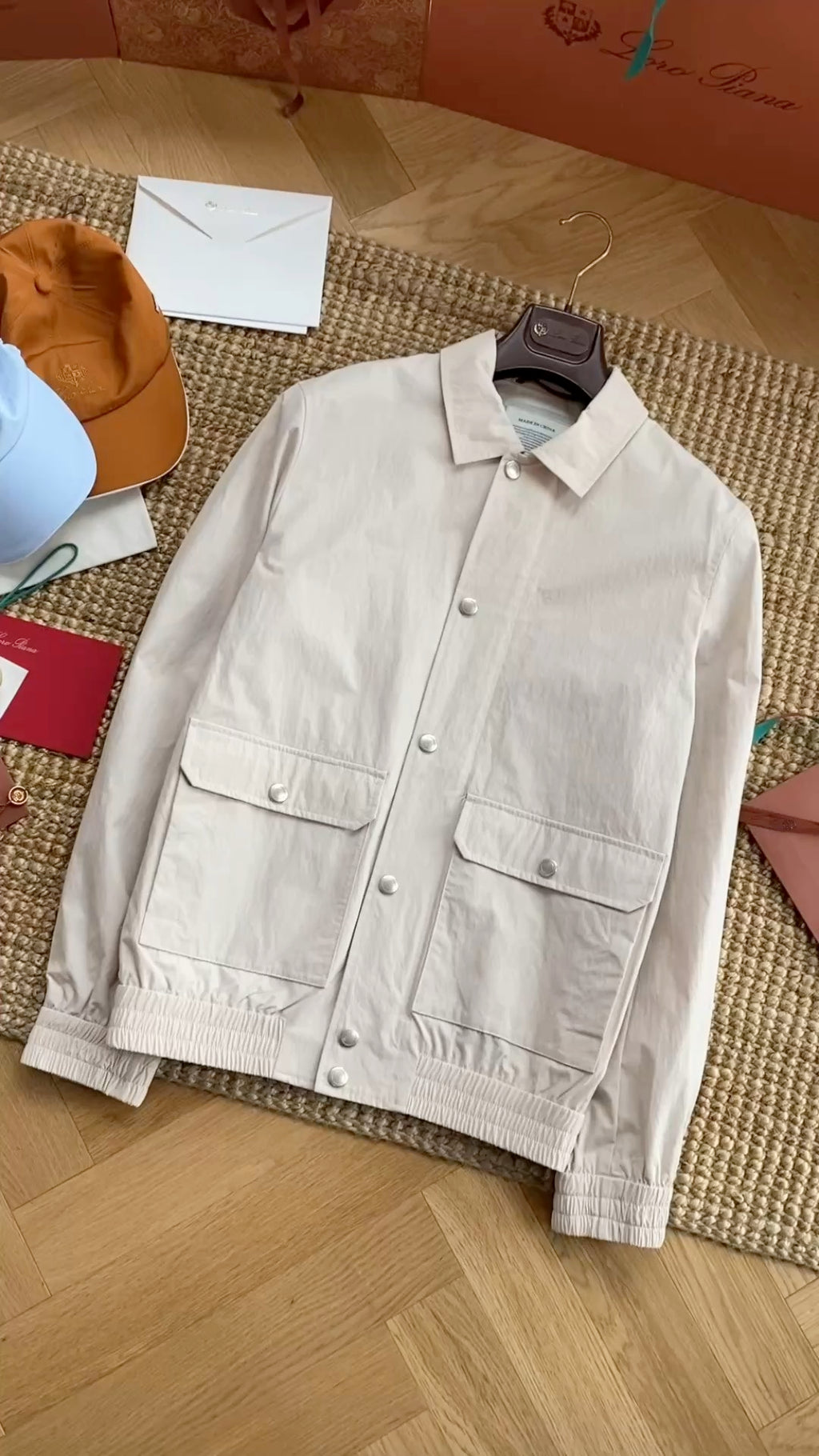 Brunello Cucinelli Hellbeige Herrenjacke – Leichte Übergangsjacke mit Druckknöpfen