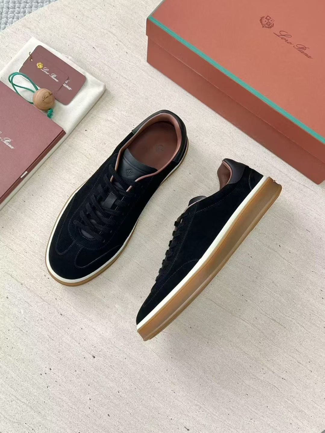 Loro Piana Herren-Sneaker aus schwarzem Wildleder mit Gummisohle