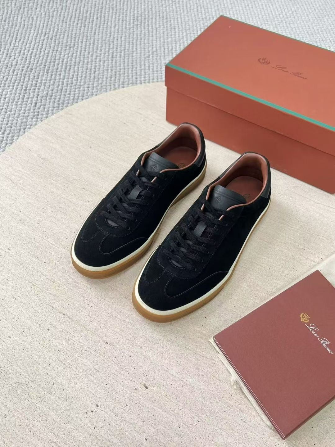 Loro Piana Herren-Sneaker aus schwarzem Wildleder mit Gummisohle
