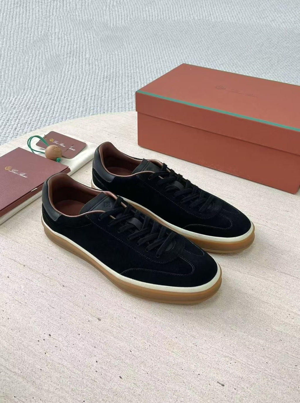 Loro Piana Herren-Sneaker aus schwarzem Wildleder mit Gummisohle