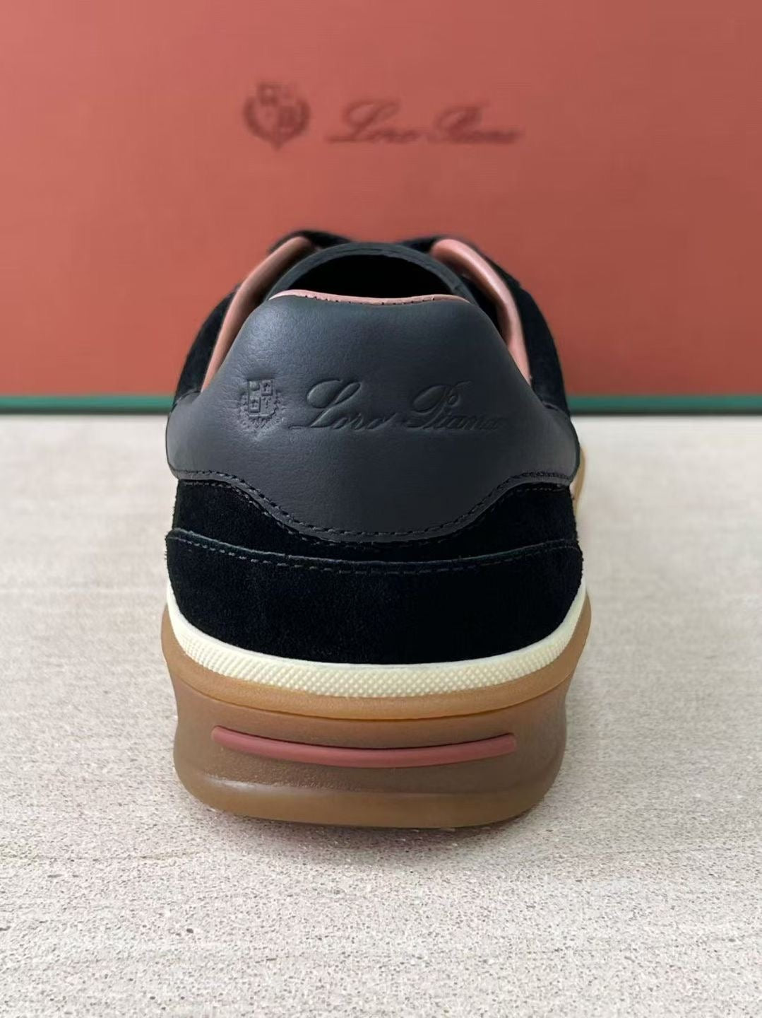 Loro Piana Herren-Sneaker aus schwarzem Wildleder mit Gummisohle