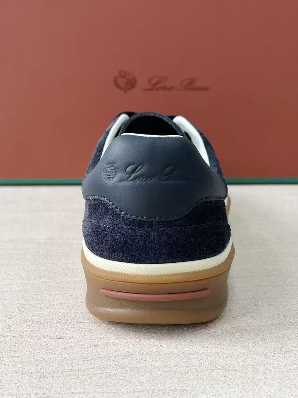 Loro Piana Herren-Sneaker aus Wildleder in Dunkelblau mit Gummisohle