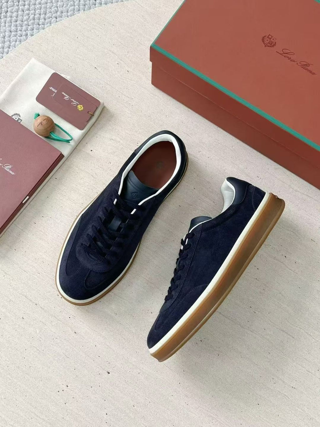 Loro Piana Herren-Sneaker aus Wildleder in Dunkelblau mit Gummisohle