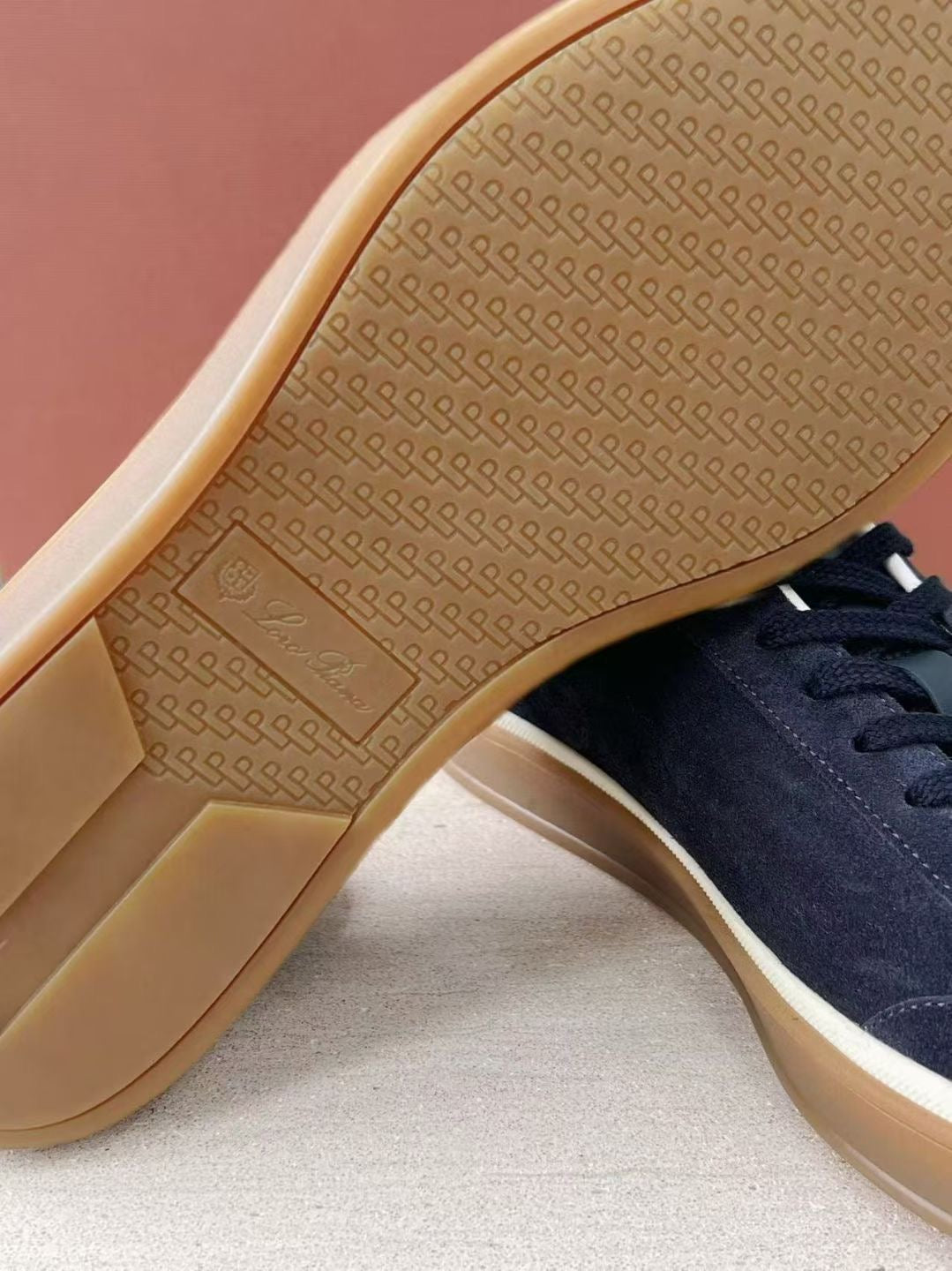 Loro Piana Herren-Sneaker aus Wildleder in Dunkelblau mit Gummisohle