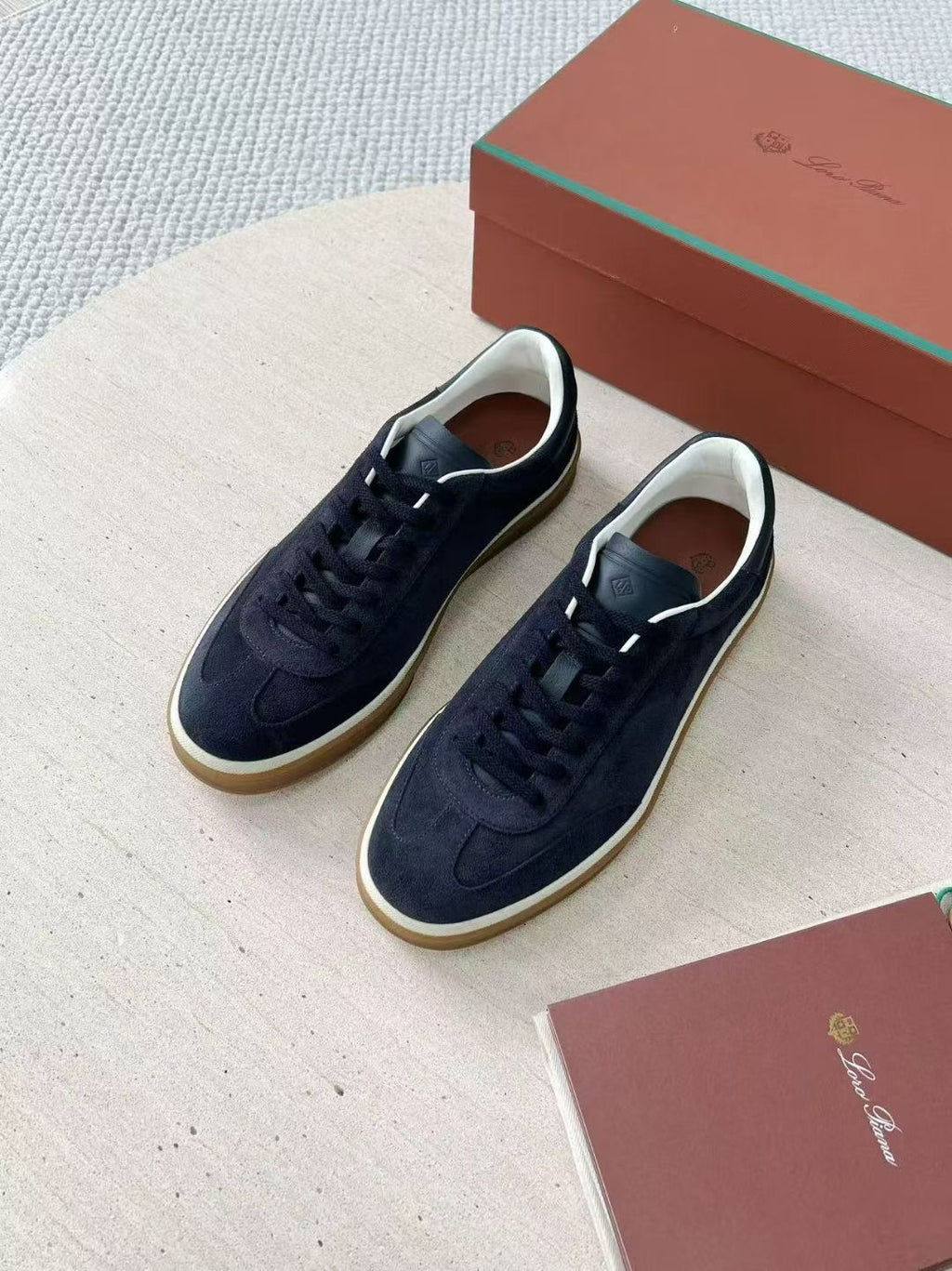 Loro Piana Herren-Sneaker aus Wildleder in Dunkelblau mit Gummisohle