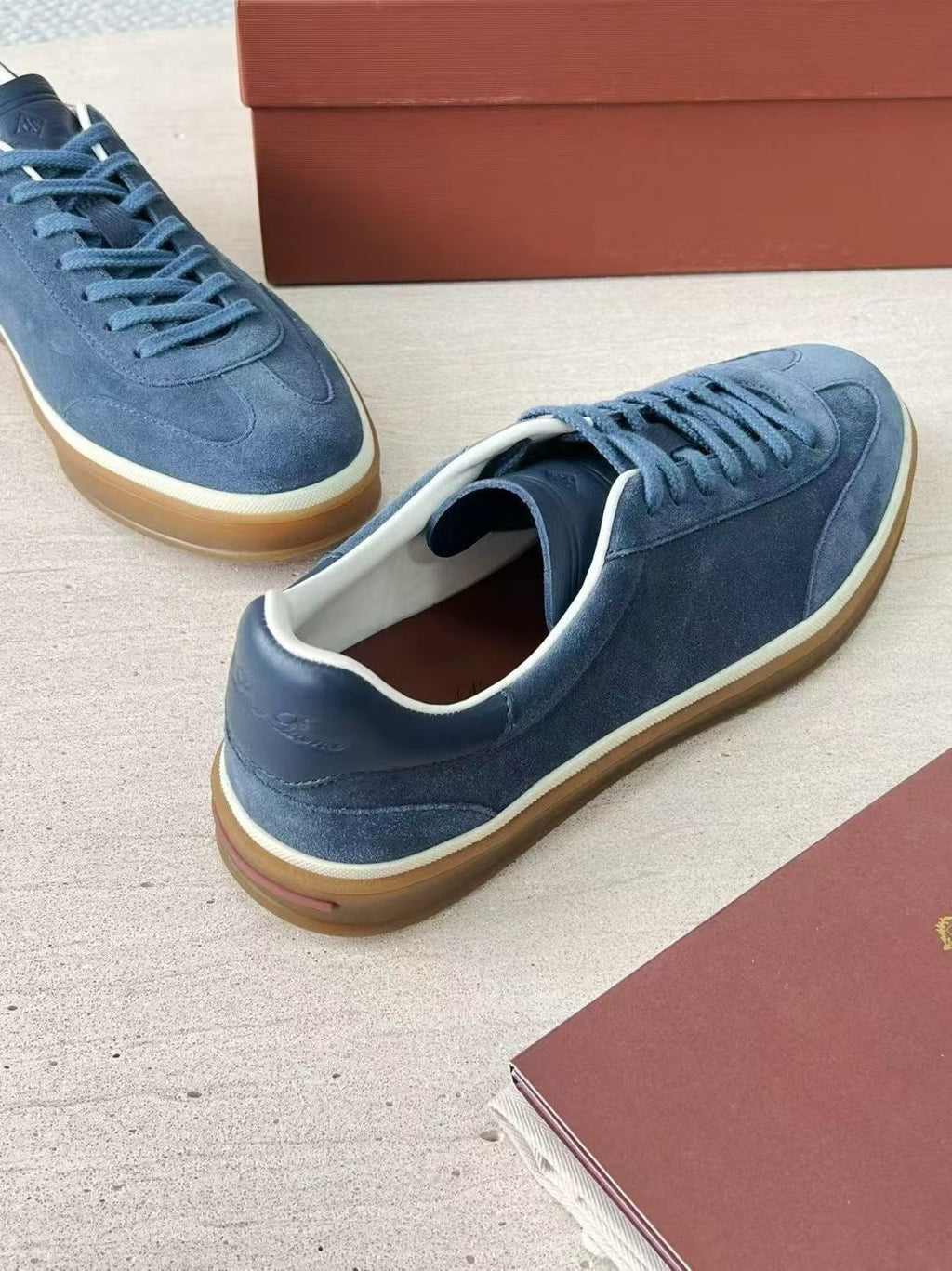 Loro Piana Herren-Sneaker aus Veloursleder in Blau