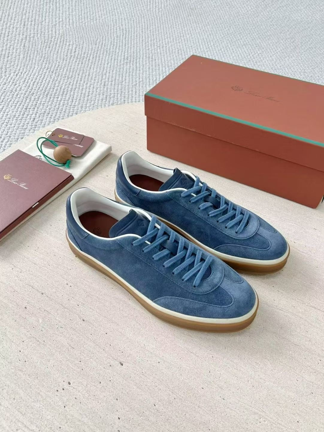 Loro Piana Herren-Sneaker aus Veloursleder in Blau
