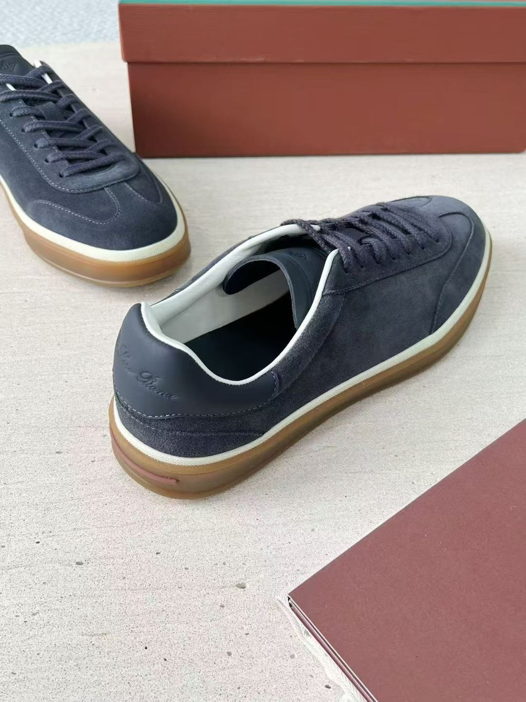 Loro Piana Herren-Sneaker aus Veloursleder in Dunkelgrau