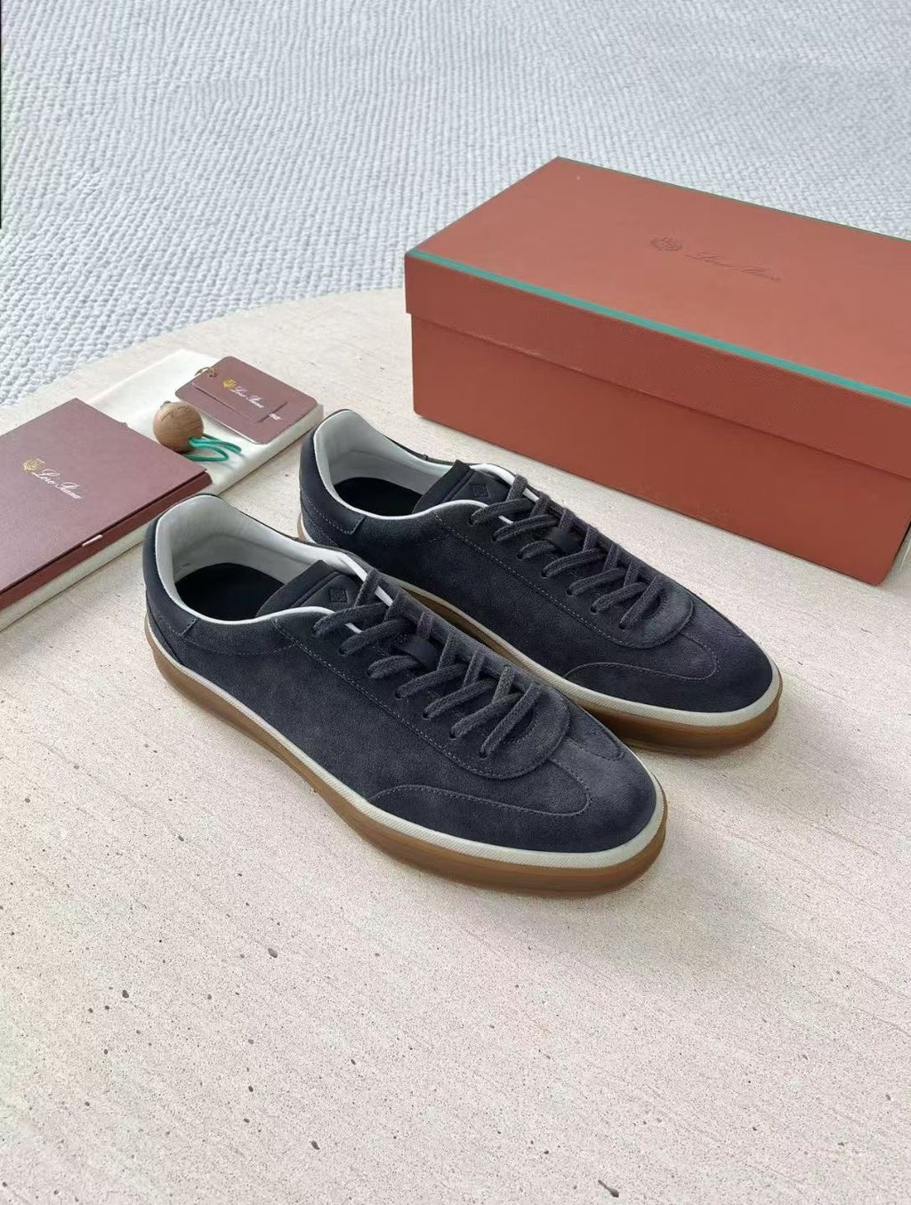 Loro Piana Herren-Sneaker aus Veloursleder in Dunkelgrau