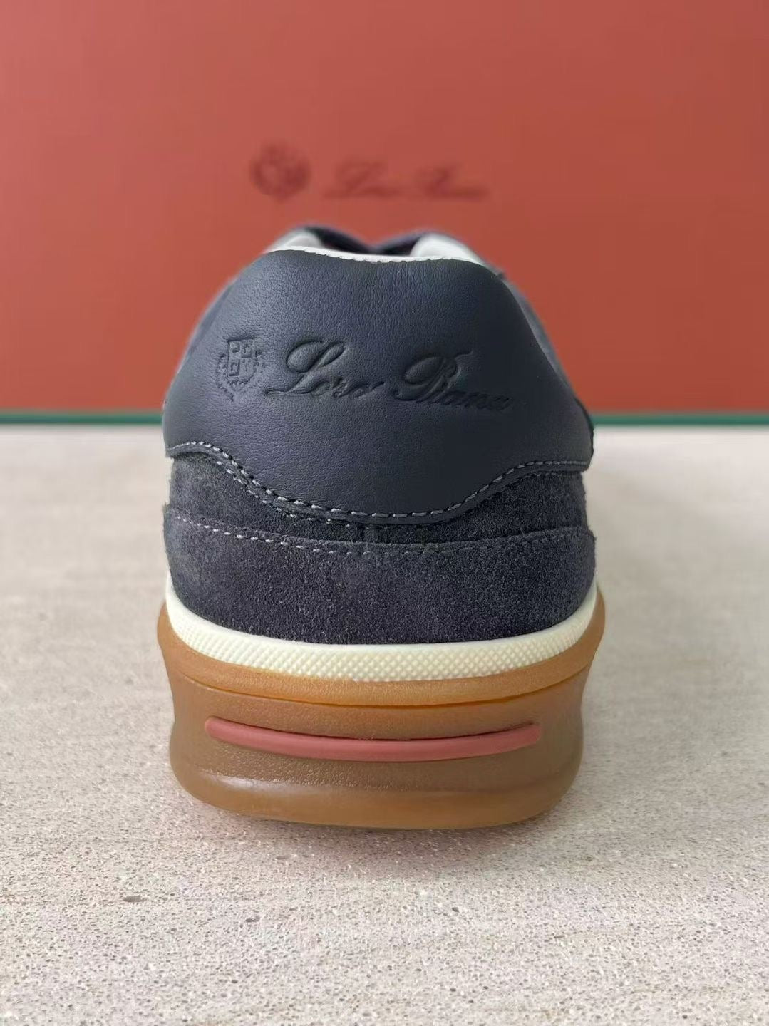 Loro Piana Herren-Sneaker aus Veloursleder in Dunkelgrau