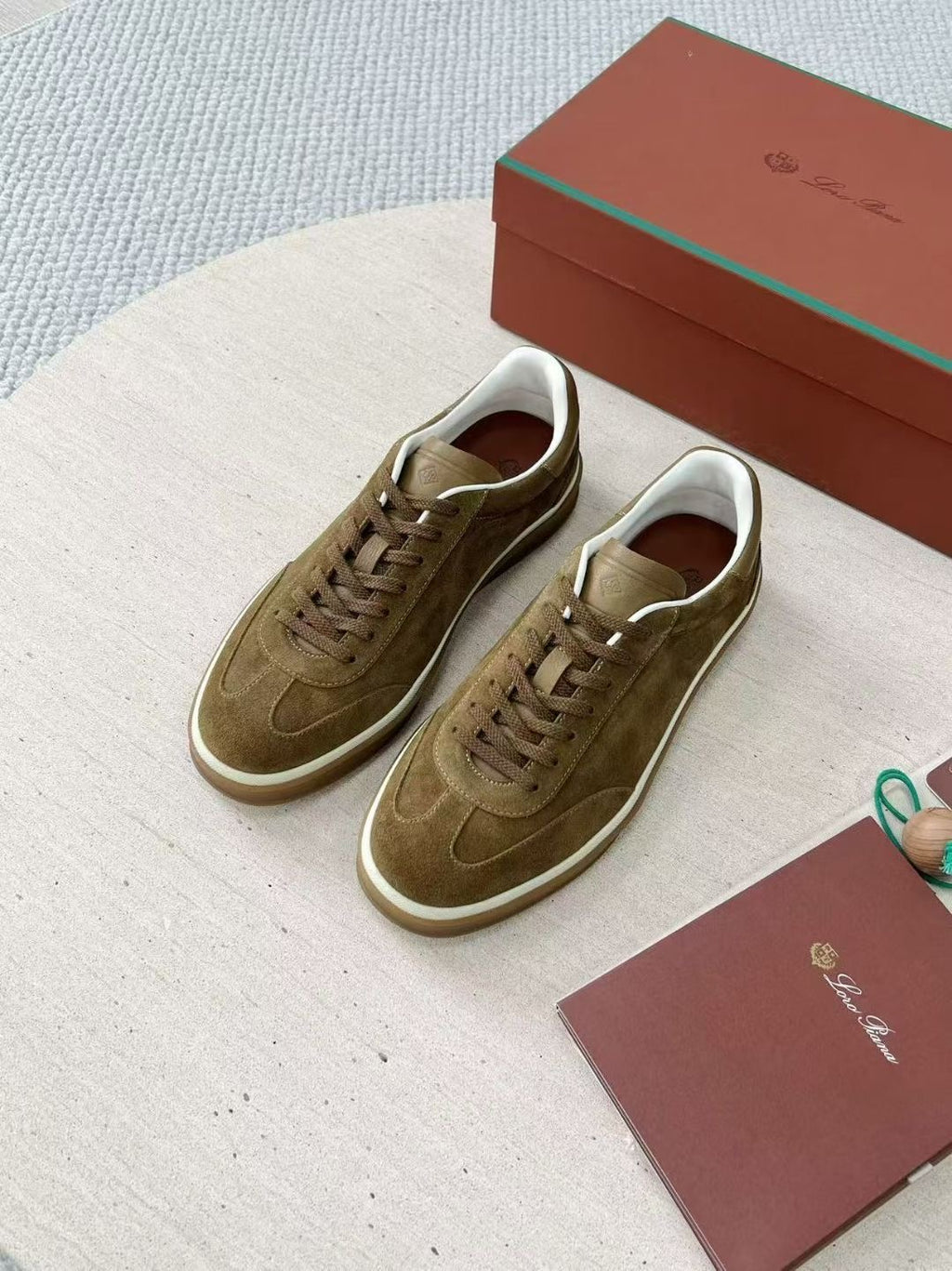 Loro Piana Herren-Sneaker aus Veloursleder in Braun