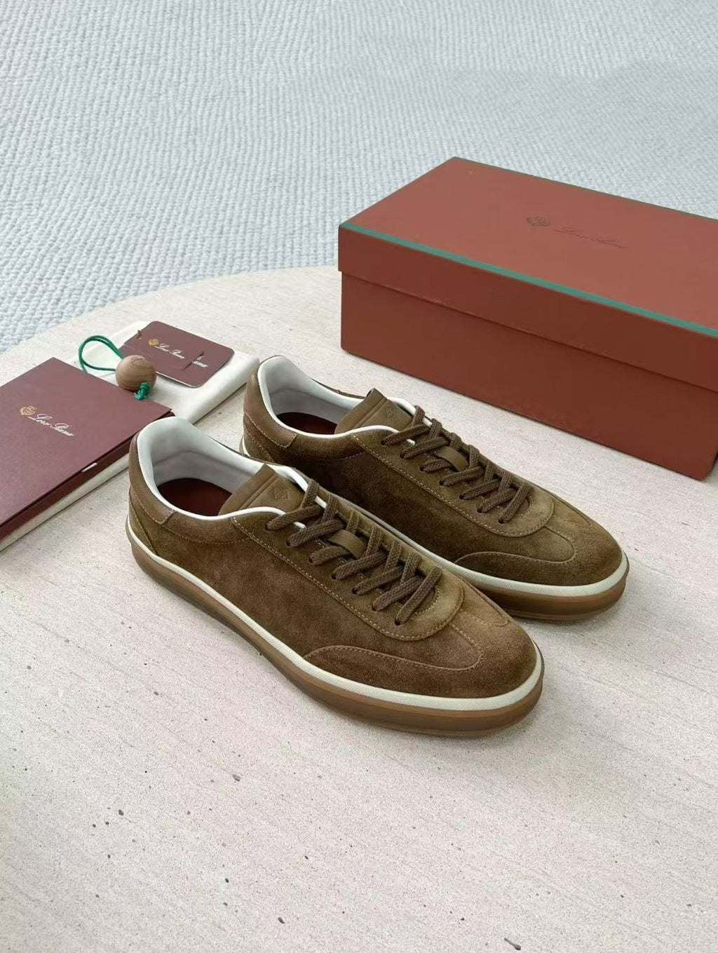 Loro Piana Herren-Sneaker aus Veloursleder in Braun