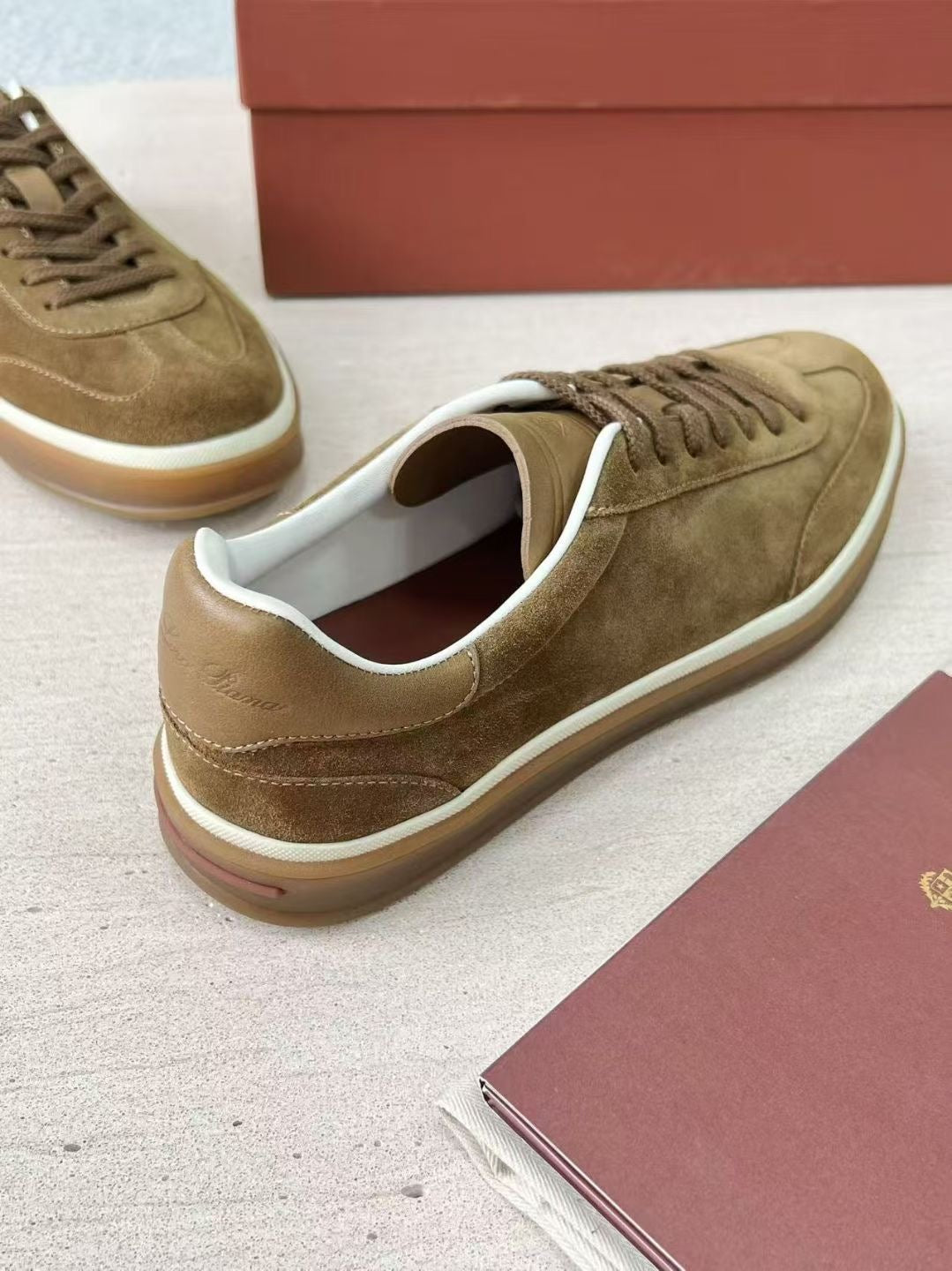 Loro Piana Herren-Sneaker aus Veloursleder in Braun